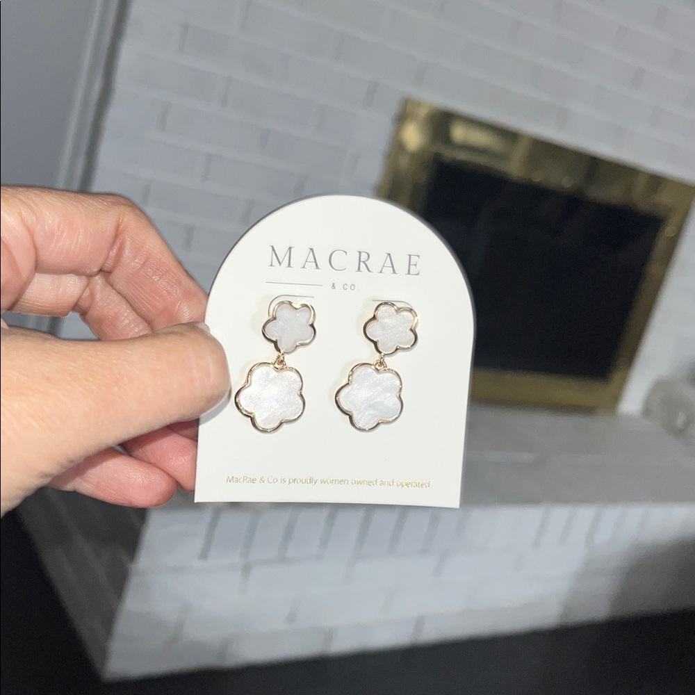 Macrae & Co. Mother-of-Pearl Clover Drop Earrings – Elegant & Timeless!